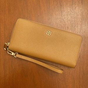 Tory Burch Passport Continental Wallet - Brown